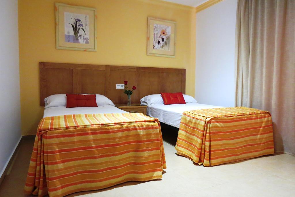 Apartamentos Turisticos Las Yucas 토레델마르 외부 사진