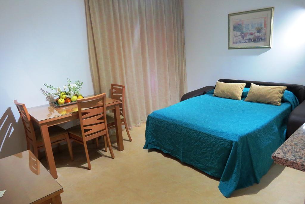 Apartamentos Turisticos Las Yucas 토레델마르 외부 사진